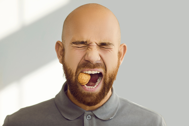 Jak silné jsou zubní implantáty ve srovnání s přirozenými zuby?