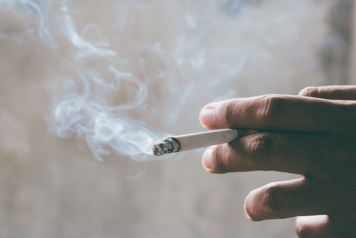 Kouření a zubní implantáty